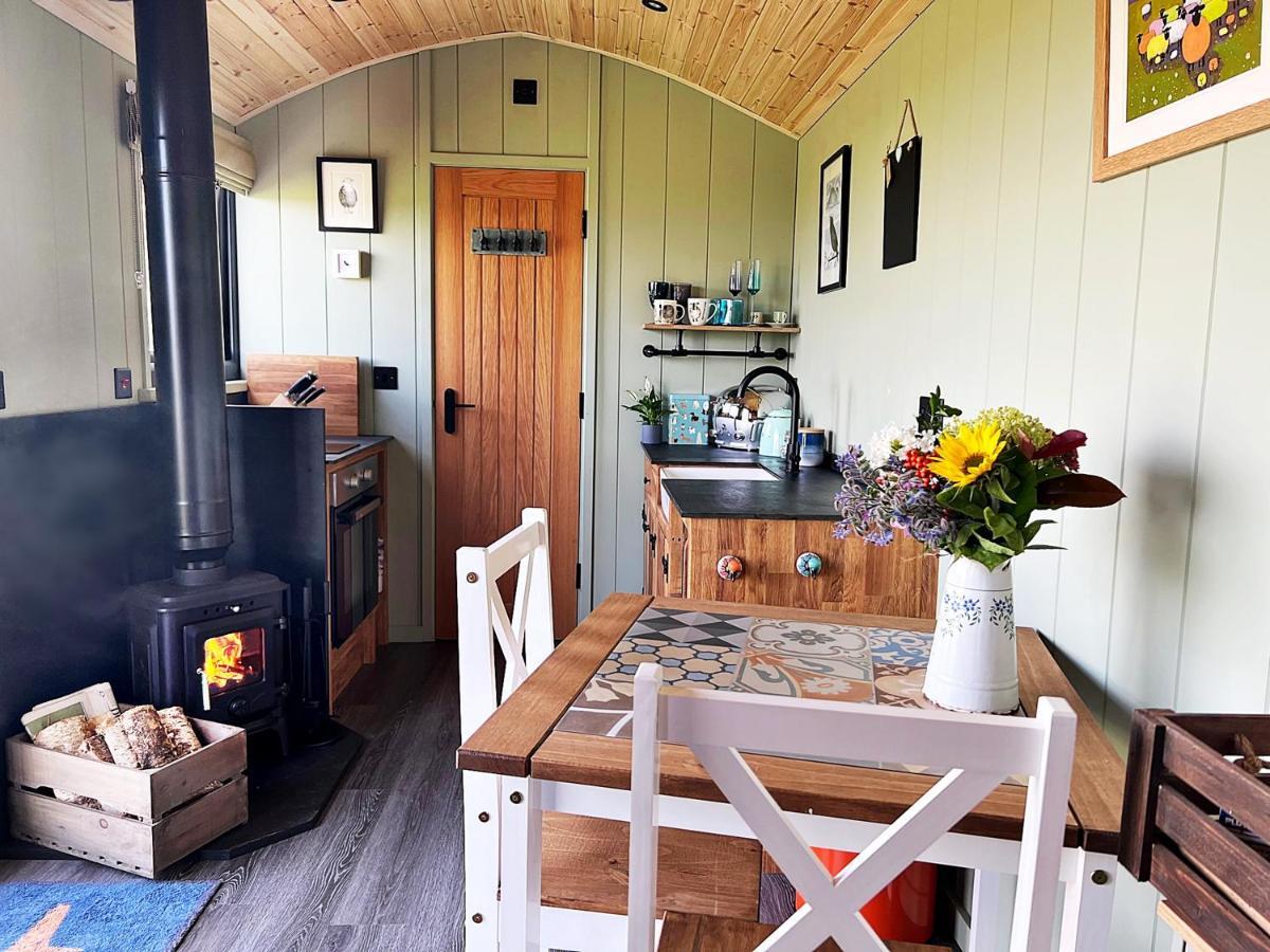 Luxury Shepherd Hut In The Peak District Бейквелл Екстер'єр фото